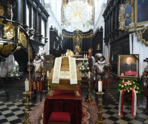 RELACJA NA ŻYWO - POGRZEB ABP. GOCŁOWSKIEGO.