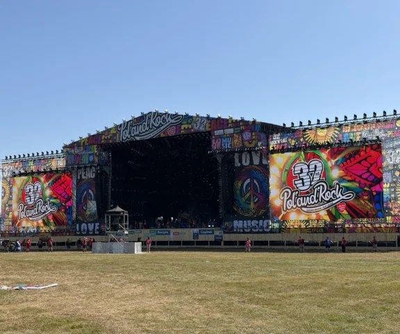 32. edycja Pol'and'Rock Festivalu już trwa. Tłumy opanowały Lotnisko Czaplinek-Broczyno