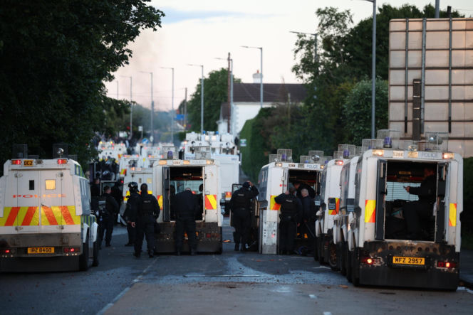 Ofiara nożownika z Belfastu wcześniej była więziona i torturowana. Miasto w rozsypce, służby nie potrafią zatrzymać zamieszek