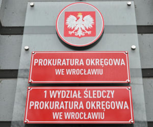 Grzegorz Braun pojawił się w prokuraturze. Nie otrzymał żadnych zarzutów