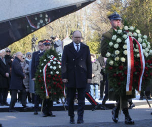 Obchody 16. rocznicy katastrofy smoleńskiej. Powązki