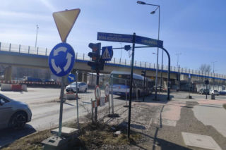 W Krakowie rowerzystka zginęła pod kołami ciężarówki. Zaskakująca decyzja w sprawie kierowcy