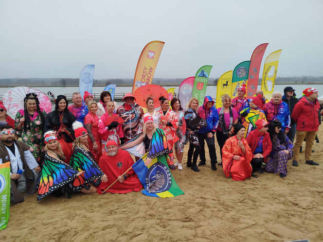 Mazowieckie Morsy otworzyły sezon morsowania 2025/2026 nad zalewem w Siedlcach