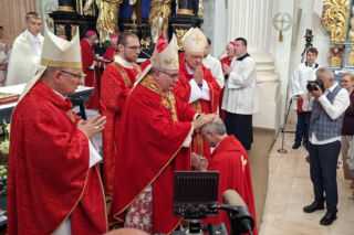 [RELACJA] Nuncjusz apostolski: Prawdziwy pasterz oddaje swoje życie nie tylko przez męczeństwo
