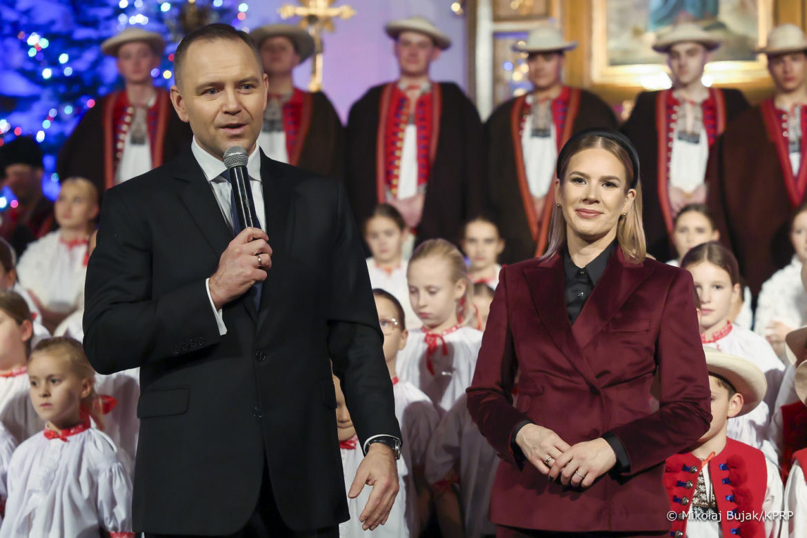 Wszystkie opaski Marty Nawrockiej - dzięki nim ma dziewczęce stylizacje