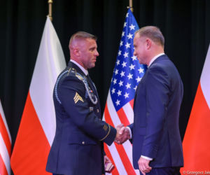 Prezydent odznaczył bohatera i Polonię