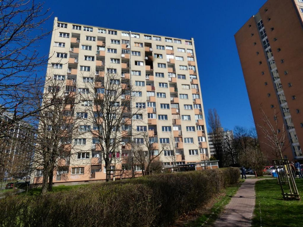 Kłęby dymu buchały z okna. Wielki pożar mieszkania na Ochocie! 