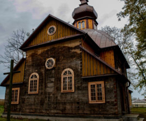 Ksiądz robi na drutach żeby ratować kościół