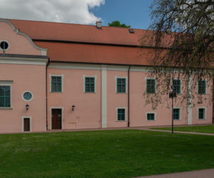 To jedno z najpiękniejszych miast Małopolski. W średniowieczu było wsią, w której mieszkali zakonnicy z Jerozolimy