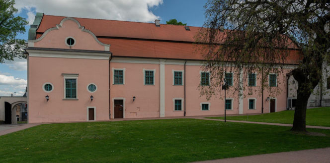 To jedno z najpiękniejszych miast Małopolski. W średniowieczu było wsią, w której mieszkali zakonnicy z Jerozolimy