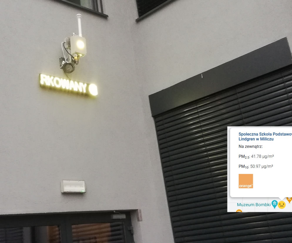 Czujnik czystości powietrza pojawił się na elewacji szkoły. Odczyty sprawdzamy w sieci