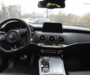 Nowe radiowozy KIA Stinger dla polskiej policji