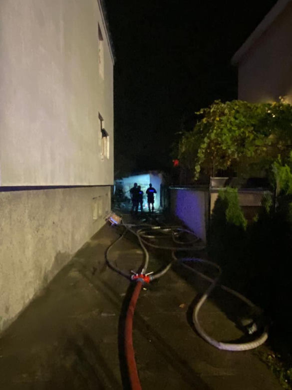 Nocny pożar w Toruniu. Ogień w garażu i budynku gospodarczym