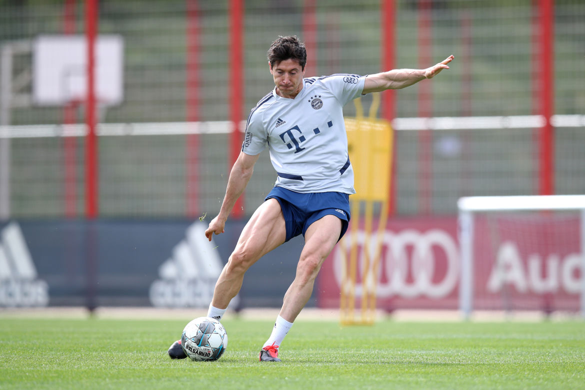 Dieter Hoenes, Robert Lewandowski