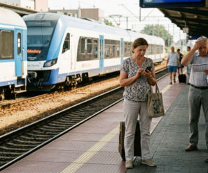 Foto: Upały na Śląsku: Pociągi zwalniają, odwo...