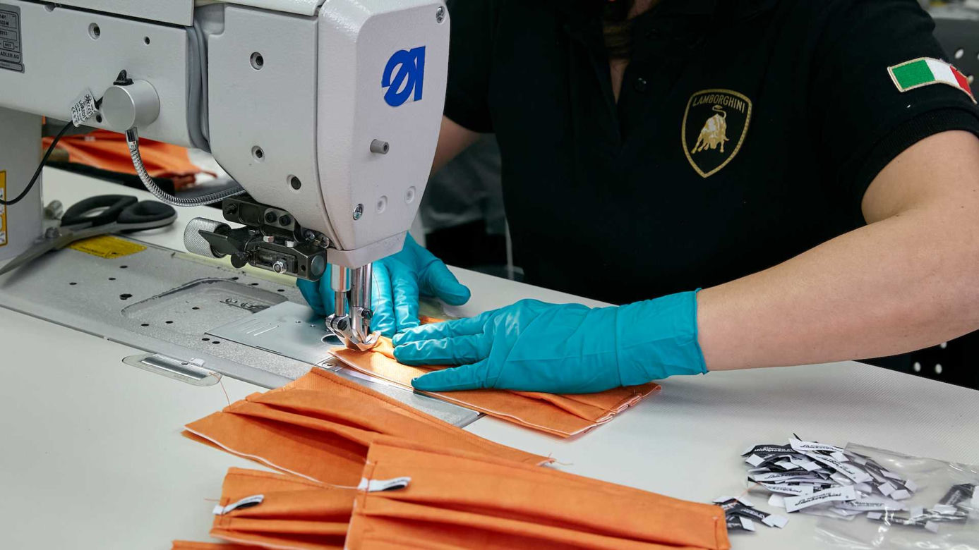 Lamborghini produkuje maseczki ochronne i przyłbice