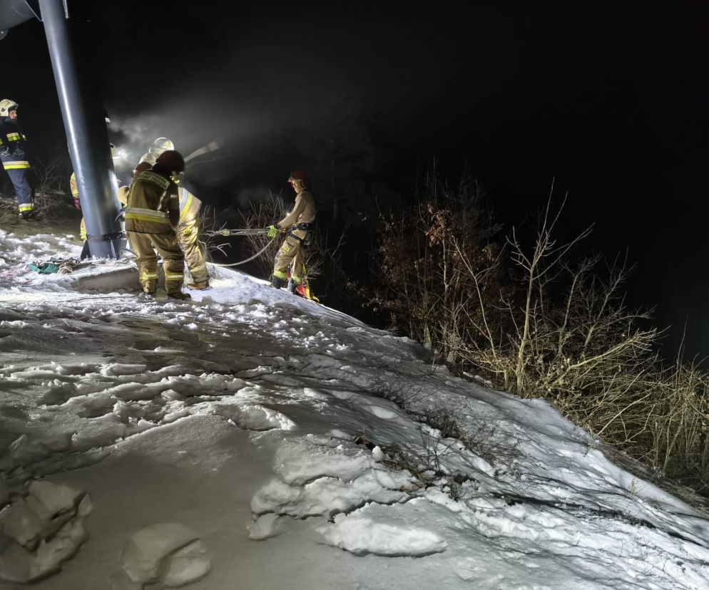 Kobieta spadła ze skarpy przy platformie widokowej. Dramatyczna akcja ratunkowa! [ZDJĘCIA]