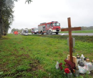 Wypadek karetki pogotowia. Ranny pacjent [ZDJĘCIA]