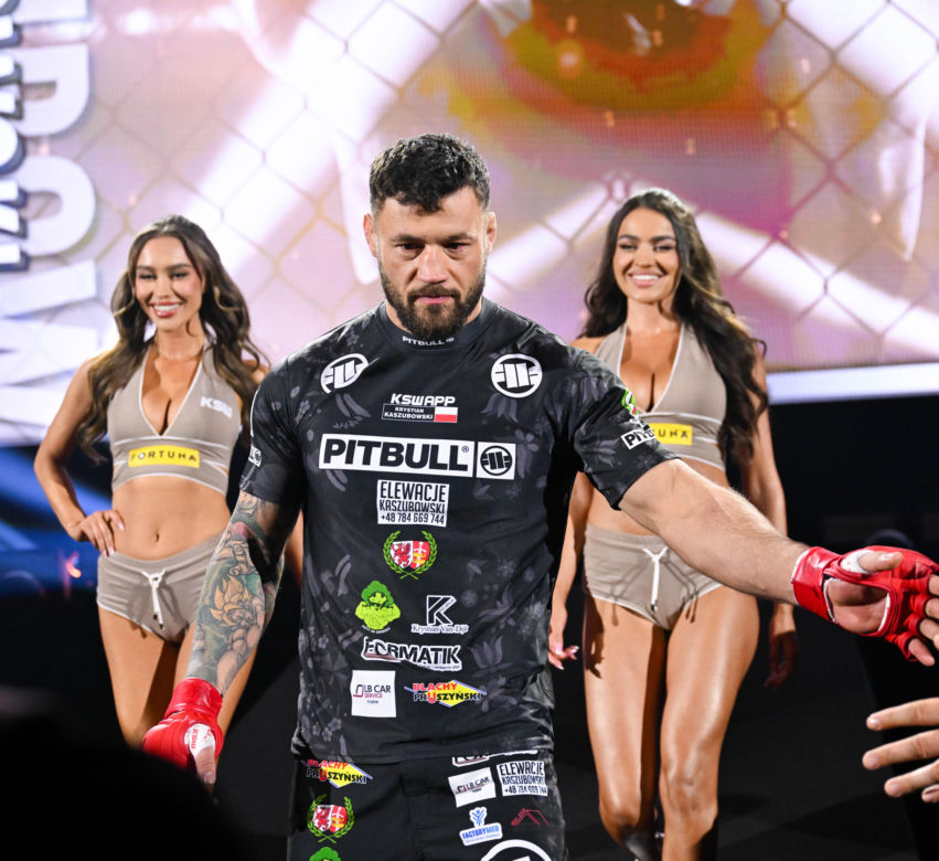 KSW 112. Ring girls