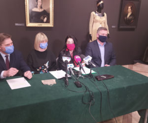 „Historie w torebkach zaklęte”
