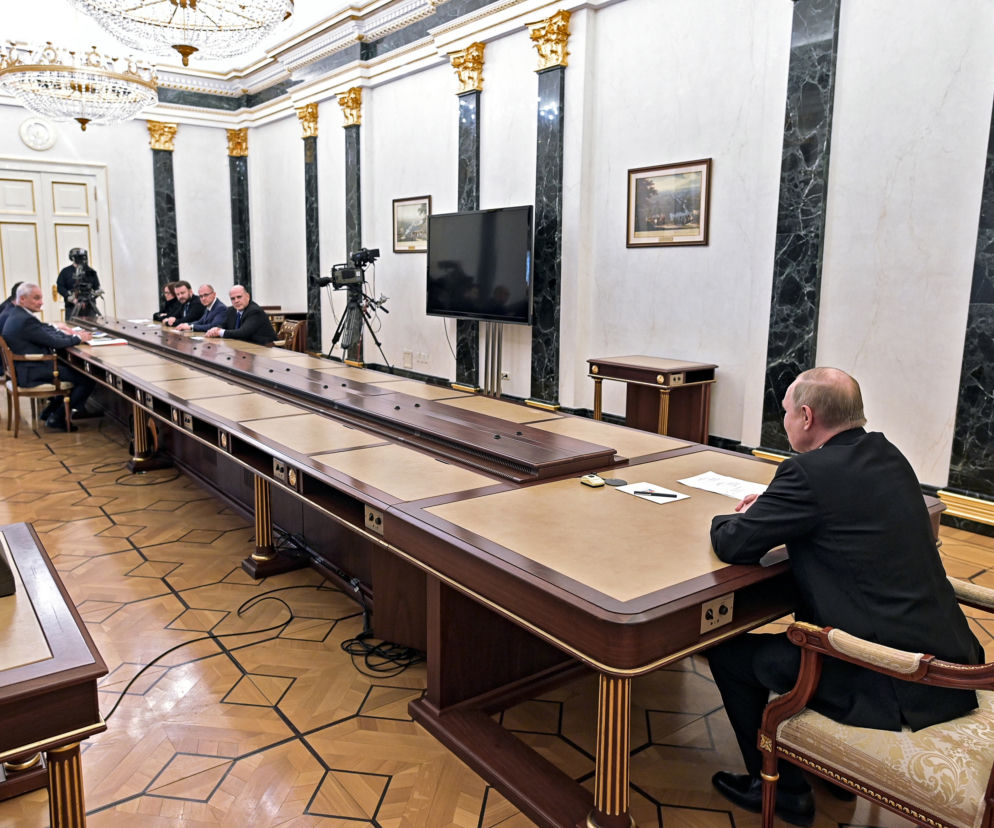 Władimir Putin, spotkanie przy stole