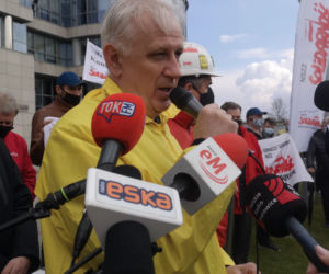 Gorąco pod siedzibą Tauronu. Związkowcy sprzeciwiają podziałowi spółki: Sasin i Soboń odlecieli! [ZDJĘCIA, WIDEO]