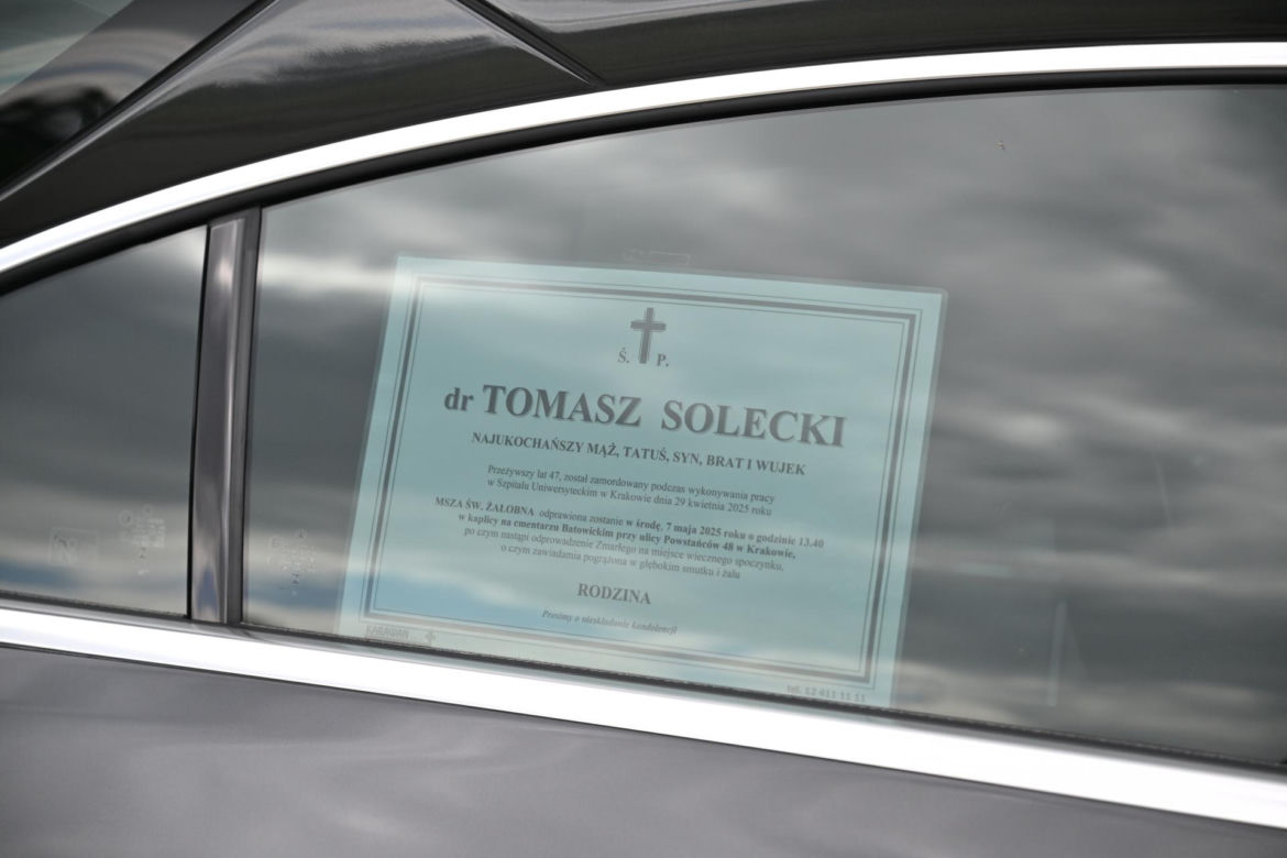 Pogrzeb lekarza, zamordowanego w Szpitalu Uniwersyteckim. Ceremonia o charakterze państwowym