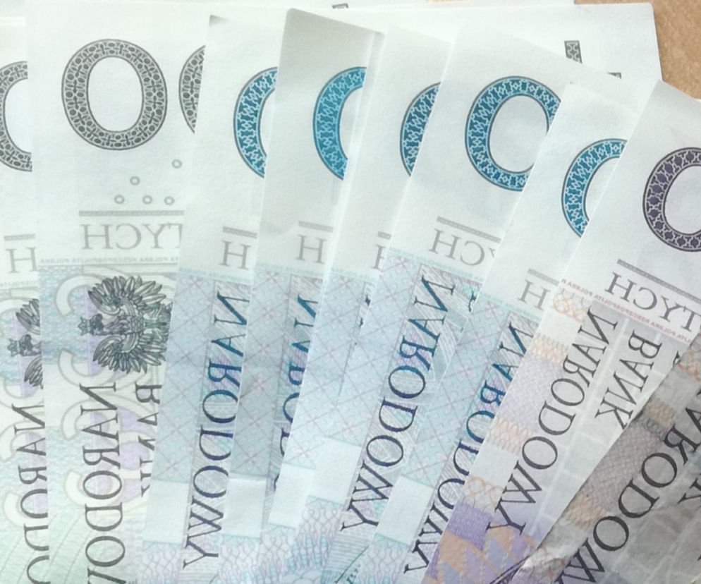 Olsztyn. Zostawił kilkaset złotych w bakomacie. Właściciel poszukiwany!