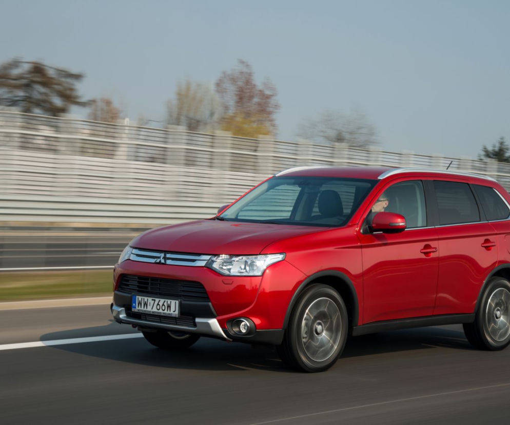 Mitsubishi Outlander 2014 - odświeżony SUV z Japonii już w salonach