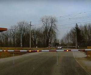 SKANDALICZNE zachowanie rowerzysty! To mogło skończyć się tragedią