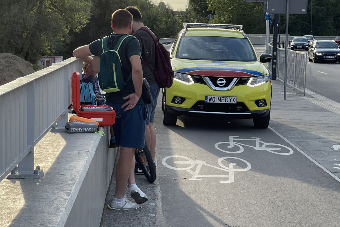 Horror na Wybrzeżu Szczecińskim w Warszawie. Rowerzysta przejechał 8-latce po klatce piersiowej