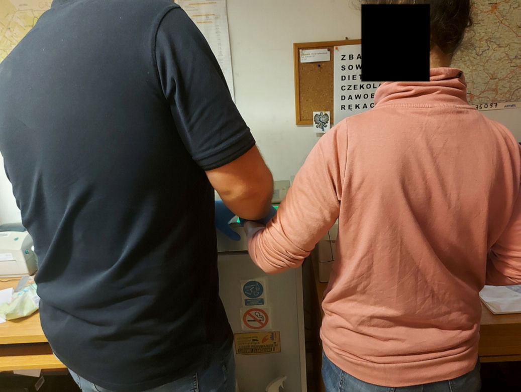 Dramat w Otwocku. Matka więziła 10-letniego synka w piwnicy pod podłogą!