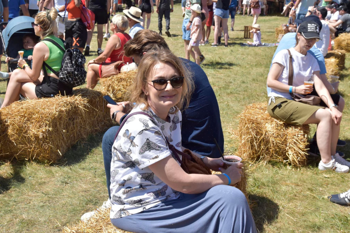 Rodzinny Piknik Lotniczy w Gryźlinach 2023. Lotnicy-akrobaci zachwycili publiczność