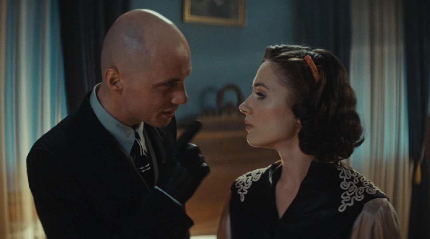 Zatoka szpiegów 2, odcinek 12. Hermann Wulf (Mateusz Nędza), Eva Stromberg (Sonia Mietielica)