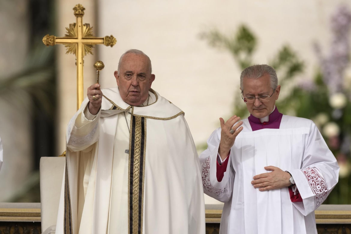 Groźny incydent z udziałem papieża! Wielki Jezus runął na ziemię