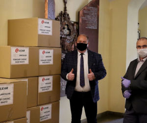 Jarosławianie otrzymują maseczki