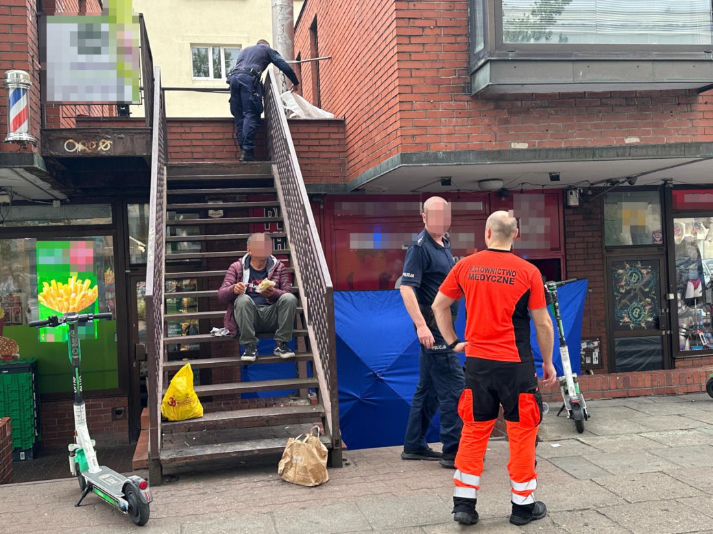 Spadł z wysokości i zmarł. Tragedia w Śródmieściu