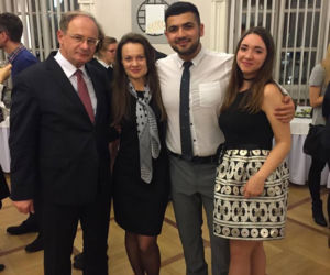Rashad Hasanli z prof. Markiem Pietrasiem i przyjaciółmi