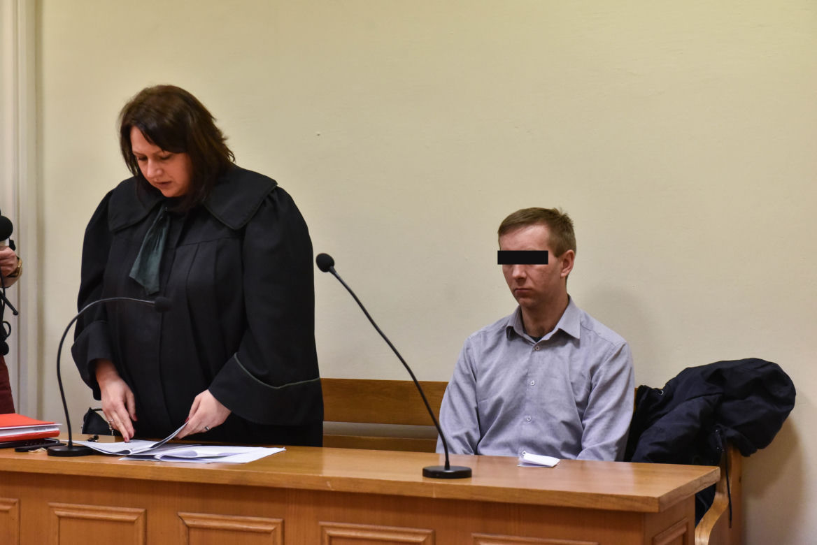 Z komendy policji zrobił harem
