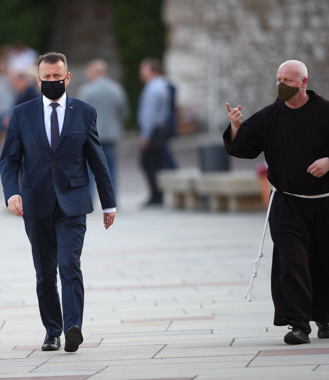 Prezes PiS na Wawelu z rodziną. Hołd Kaczyńskim oddali też Morawiecki i Szydło