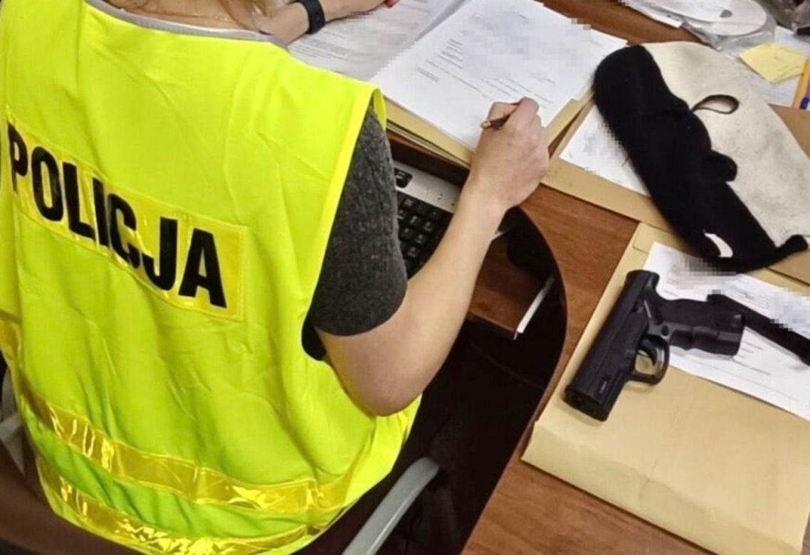 Sprawca celował w kierowcę i uszkodził jego auto, po czym próbował uciec
