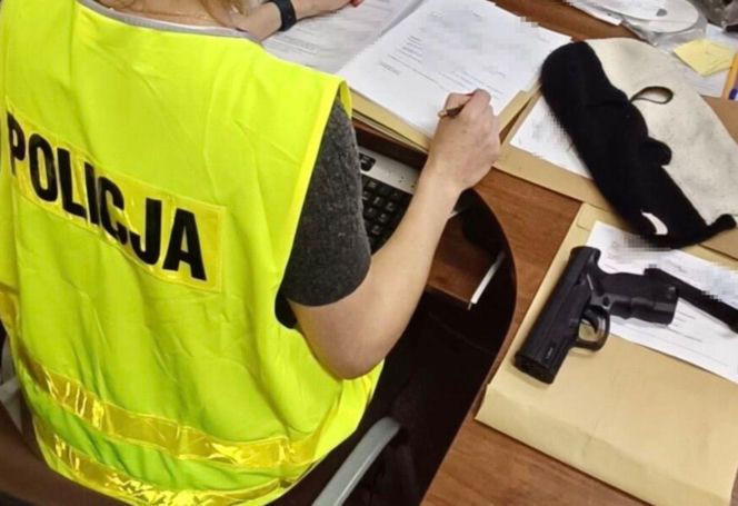 Sprawca celował w kierowcę i uszkodził jego auto, po czym próbował uciec