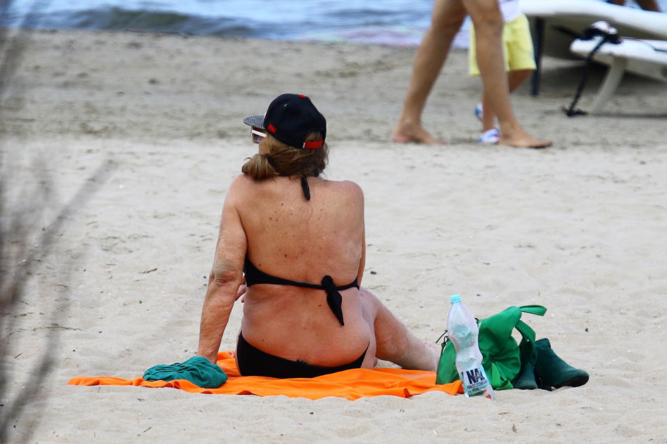 Agnieszka Fitkau-Perepeczko na plaży w Sopocie
