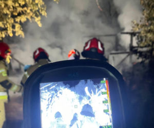 Pożar w Fordonie! Drewniany wóz stanął w płomieniach. Ogień mógł się rozprzestrzenić!