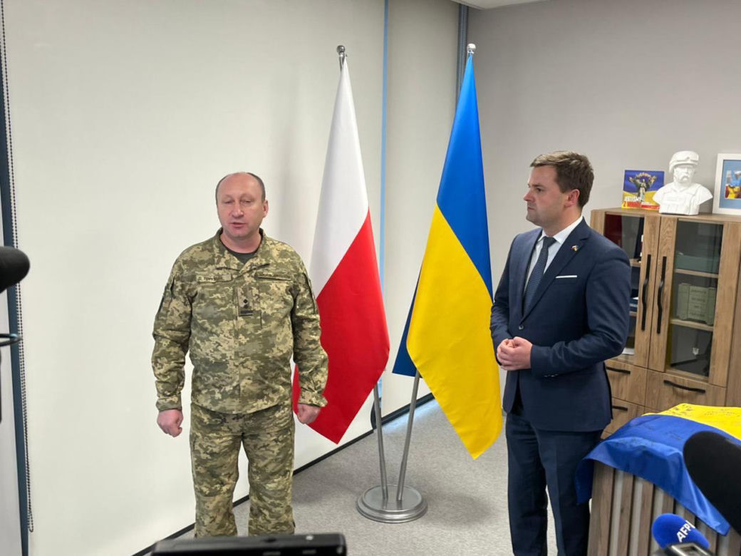 Pierwsi ochotnicy wstąpili do Legionu Ukraińskiego. Za kilka miesięcy mają trafić na front, ale najpierw będą się szkolić na poligonie pod Lublinem