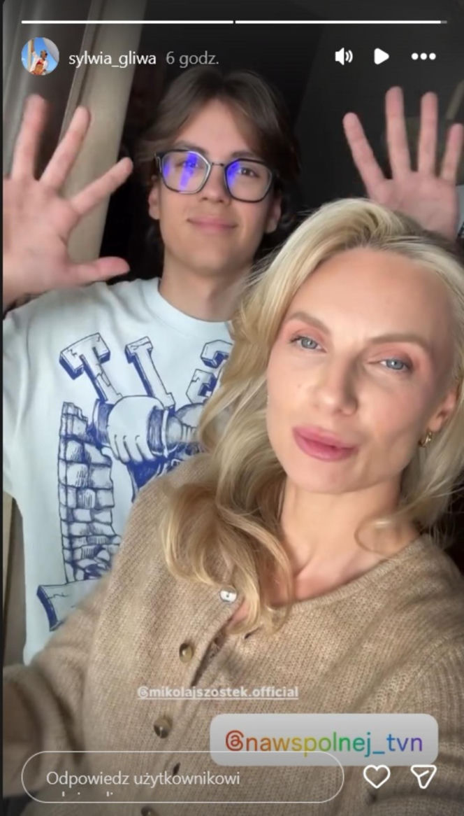 Na Wspólnej na planie. Kajtek (Mikołaj Szostek), Monika (Sylwia Gliwa)