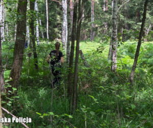 Trwa dramatyczna walka z czasem! Policja i strażacy szukają 76-letniego Janusza
