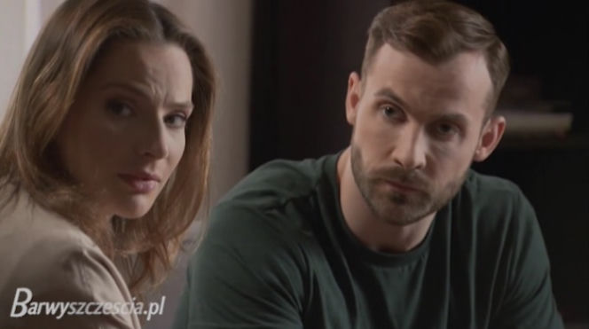 Barwy szczęścia odc. 1360. Agnieszka Walczak (Anna Dereszowska), Adam Jakubik (Bartosz Porczyk)