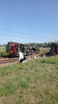 Katastrofa kolejowa na Mazowszu. Pociąg pasażerski zderzył się z ciężarówką