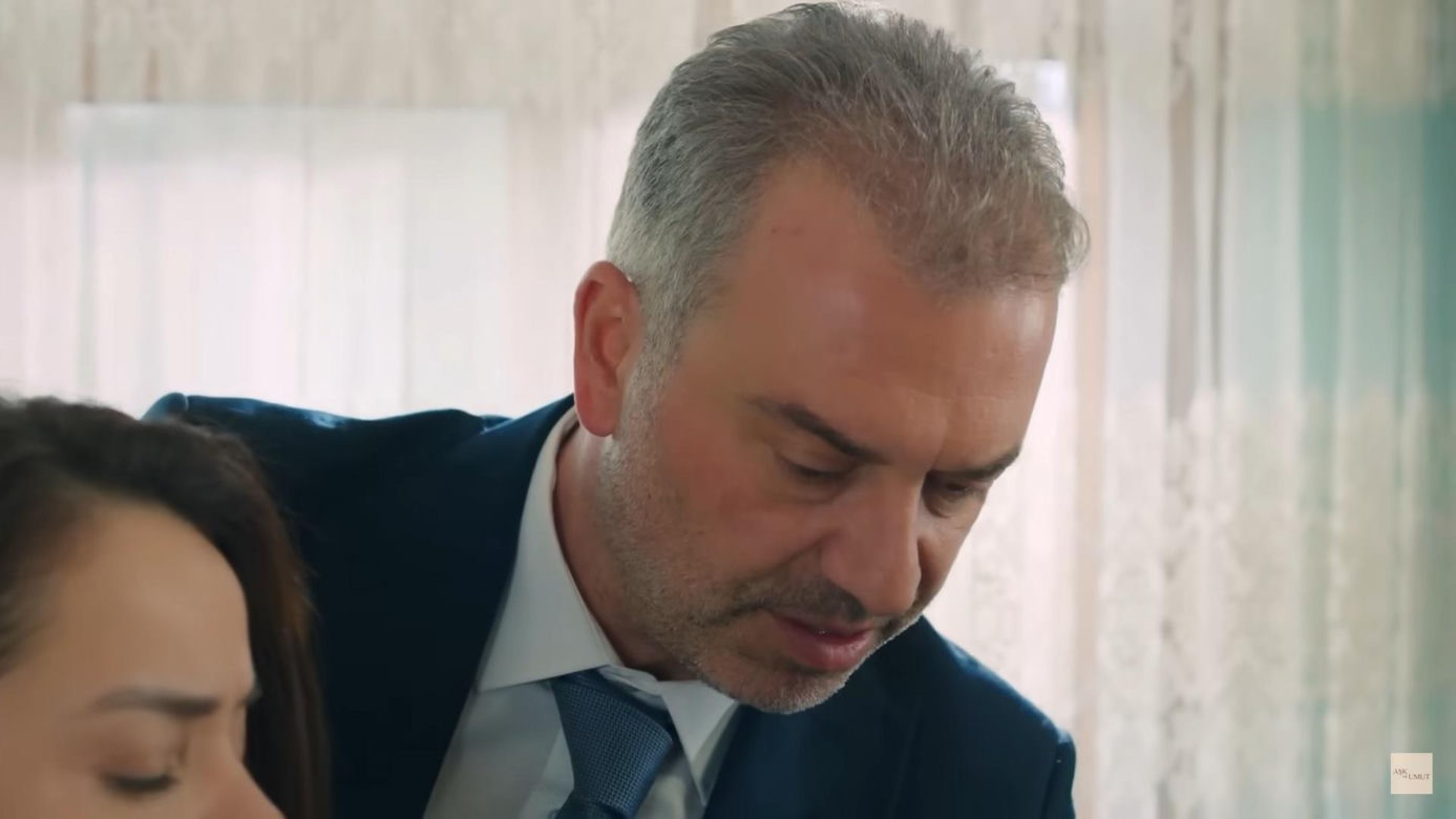 Bülent zaniesie cierpiącą Gönül do łóżka – nie przewidzi skutków